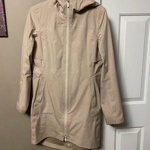 LULULEMON size 6 right as rain jacket